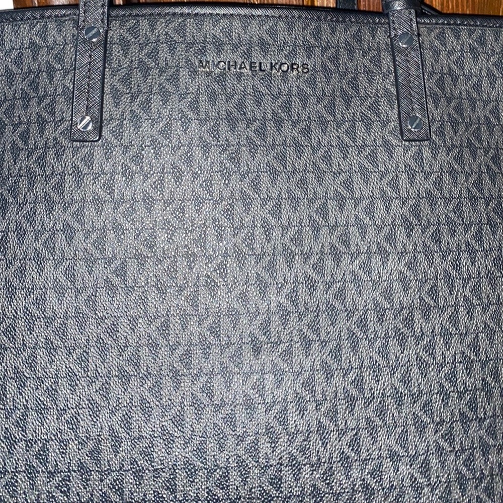 ***AUTHENTIC MICHAEL KORS BLACK TOTE BAG 🖤🖤🖤*** - Picture 13 of 13